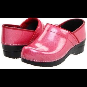 Sanita pink pearl clogs - size 40 (9.5)